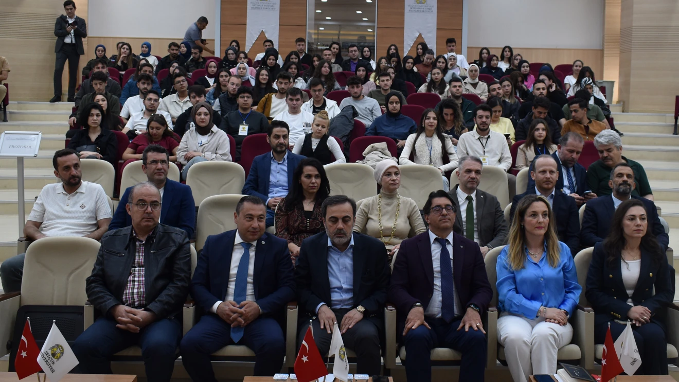 KTO Başkanı Öztürk, konferansta öğrencilerle buluştu 